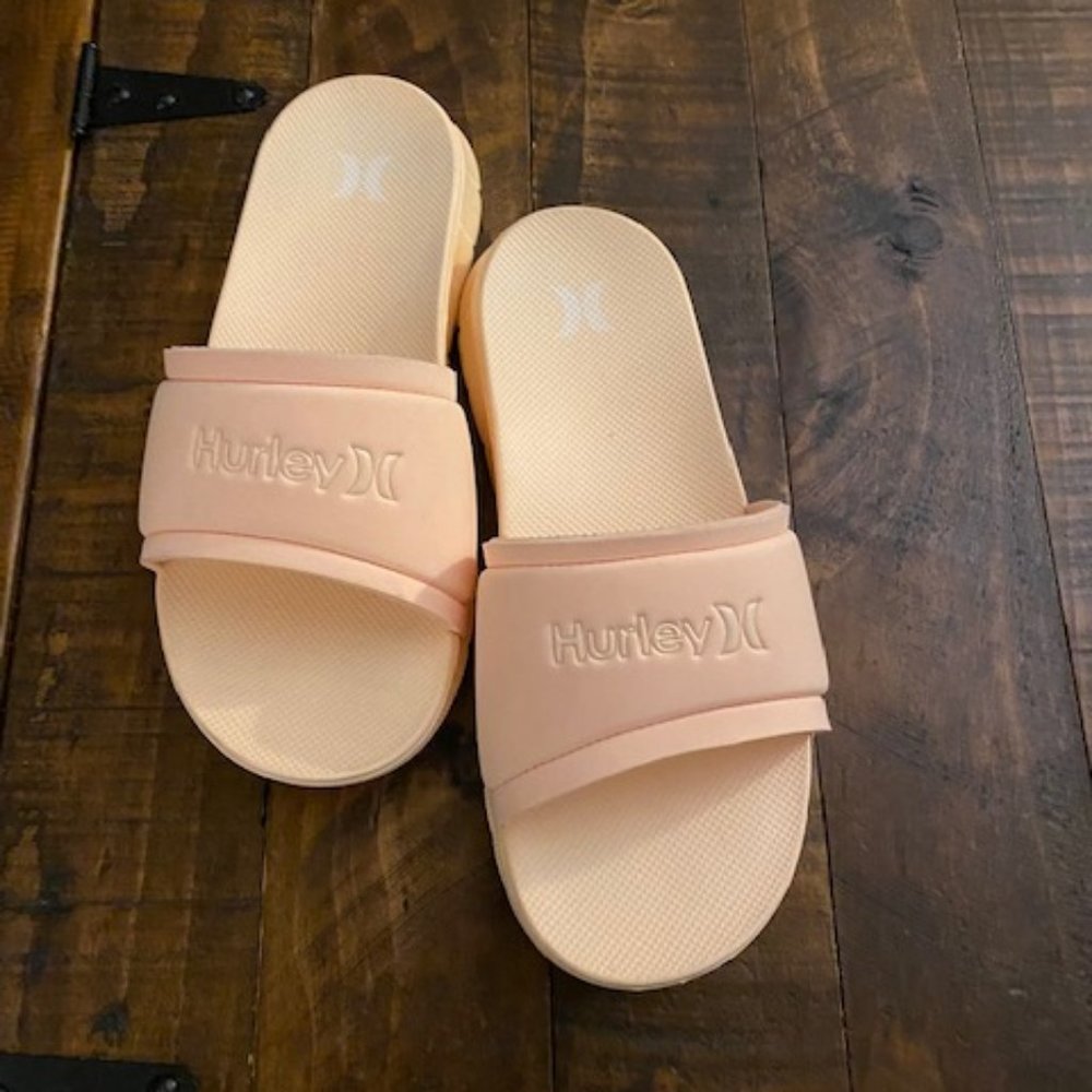Hurley Size 7 1/2 light coral slides